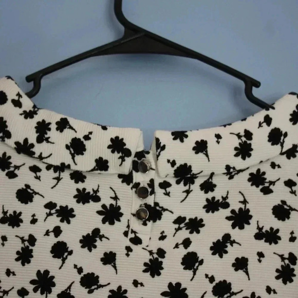 Talbot's Medium Women's Sleeveless Top with Button Up Back Neckline NWOT - Picture 9 of 13